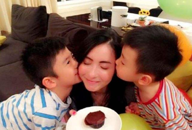 张柏芝|张柏芝开店，儿子帮忙打扫卫生，谢霆锋晒月饼疑似拍到王菲引热议