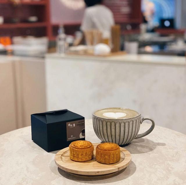 张柏芝|张柏芝开店，儿子帮忙打扫卫生，谢霆锋晒月饼疑似拍到王菲引热议