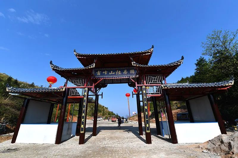 名胜古迹卢峰山