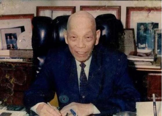 豪门|他们是豪门废柴兄弟，败光近百亿家产，一个父女恋一个爱追女明星