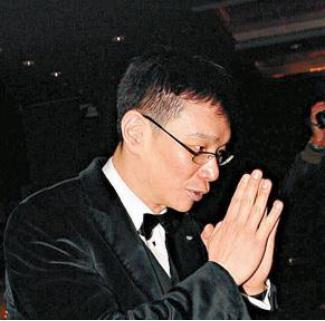 豪门|他们是豪门废柴兄弟，败光近百亿家产，一个父女恋一个爱追女明星