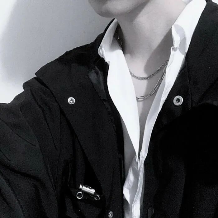 不露脸兄弟头像:梦是个可怕的东西,总在你毫无防备的时候