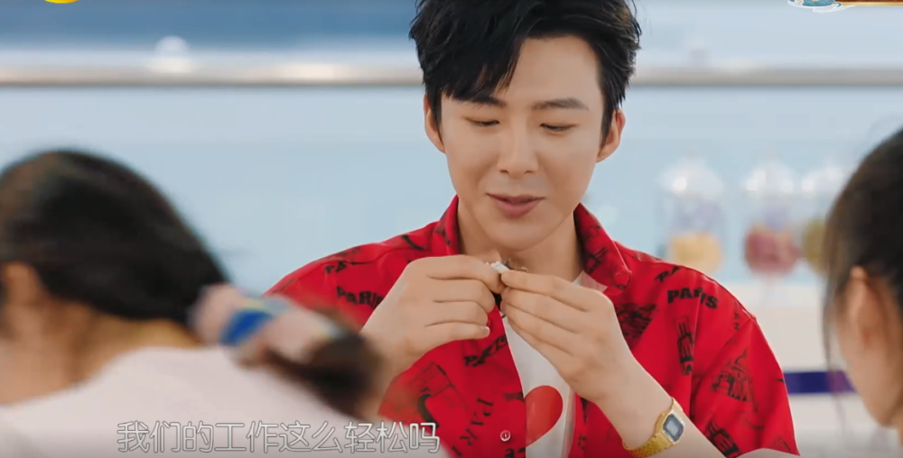 中餐厅4|赵丽颖首次担任《中餐厅4》店长，崩溃大哭，产后精神状态需重视