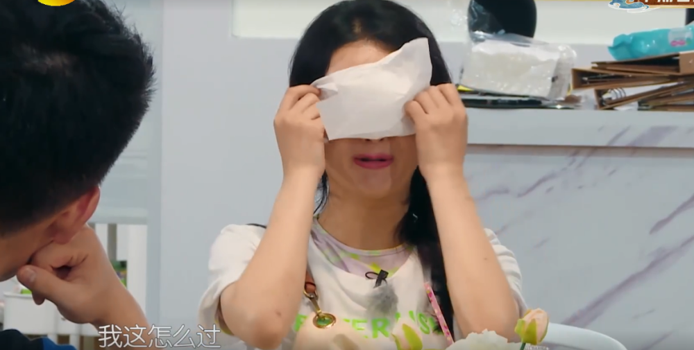 中餐厅4|赵丽颖首次担任《中餐厅4》店长，崩溃大哭，产后精神状态需重视