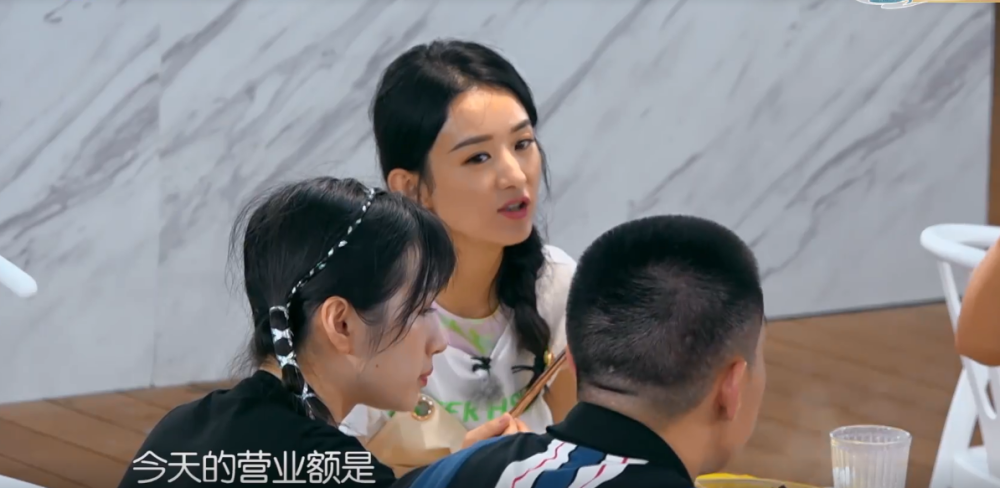 中餐厅4|赵丽颖首次担任《中餐厅4》店长，崩溃大哭，产后精神状态需重视