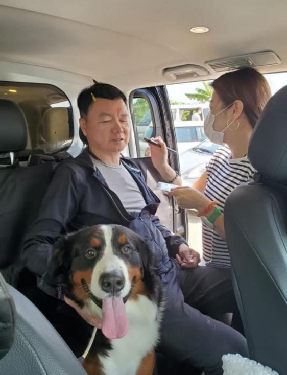 艾威|61岁TVB金牌绿叶官宣离婚！结婚18年无子女，曾为救妻捐肝花百万