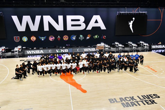北京时间本周四,以雄鹿为首的nba球队因为上周末发生在威斯康辛州的