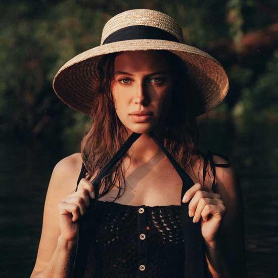 朱莉复仇女神装远程挑衅蜜运中的皮特冲昏头脑女友是朋友妻