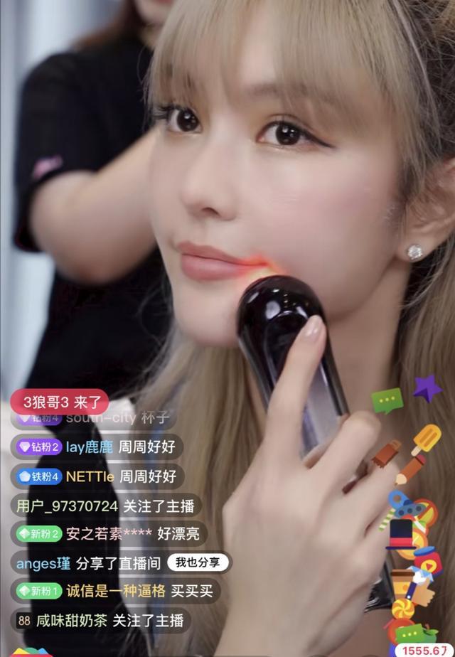 周扬青|雪梨被嘲颜值下降，与周扬青同框直播被抢风头，还是精修图好看