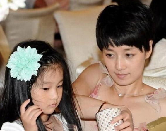 马伊琍|马伊琍离婚后首谈前夫，爬不起床不知道干嘛，终于“浴火重生”