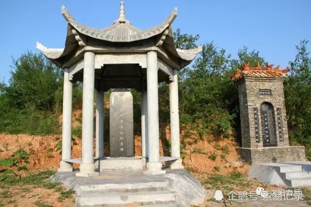 一行人驾车路过洛阳伊川县葛寨乡烟涧村北,突然听说有周敦颐墓在此