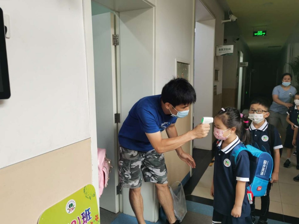 花园小学|开学了！石景山海特花园小学一年级新生进入校园