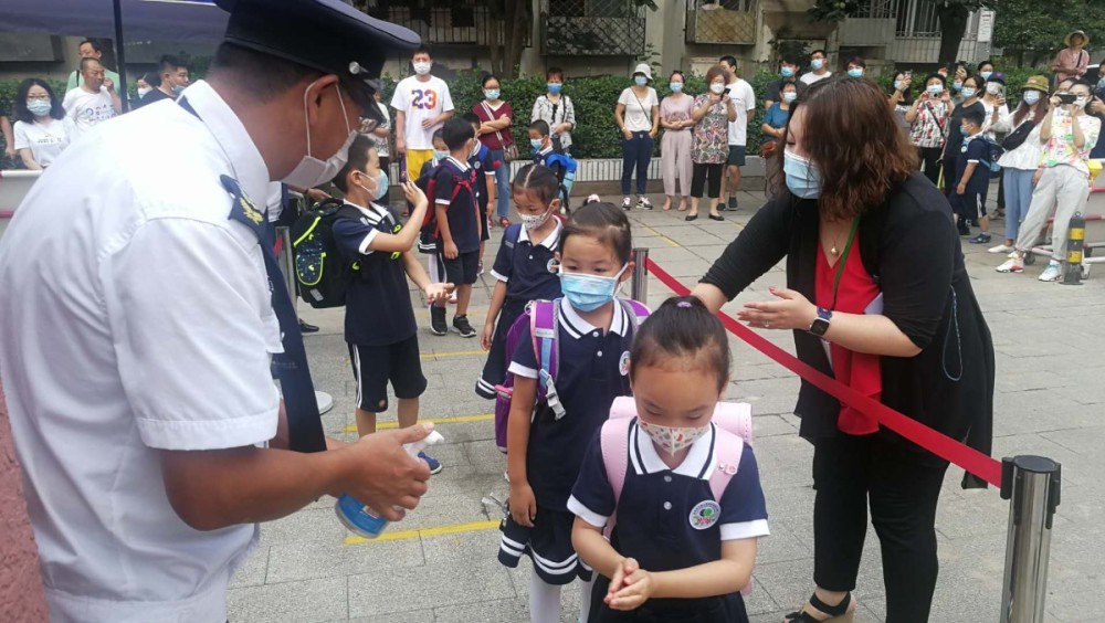 花园小学|开学了！石景山海特花园小学一年级新生进入校园