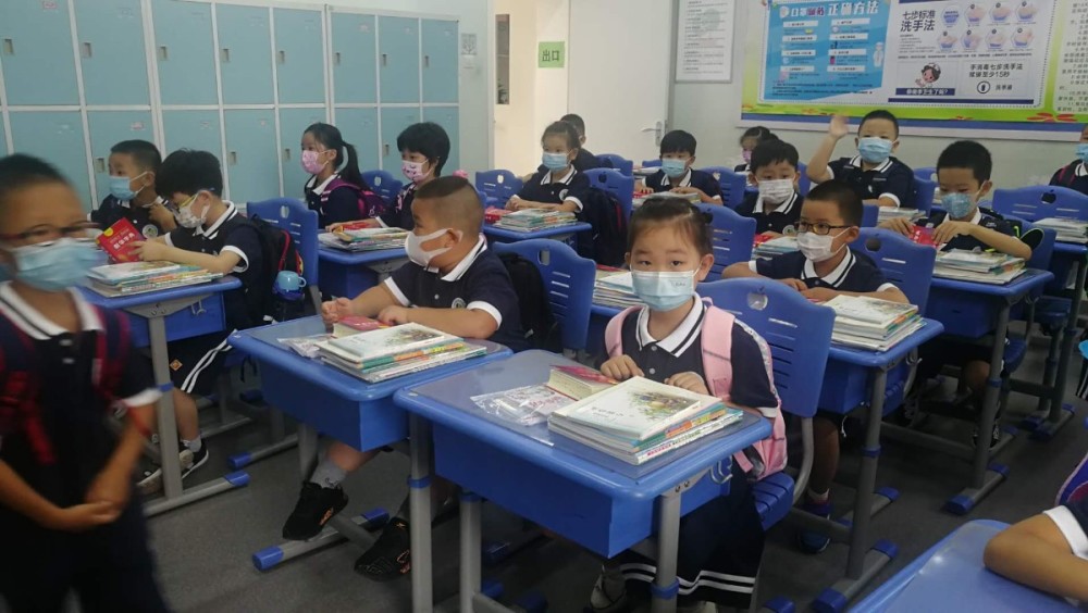 花园小学|开学了！石景山海特花园小学一年级新生进入校园
