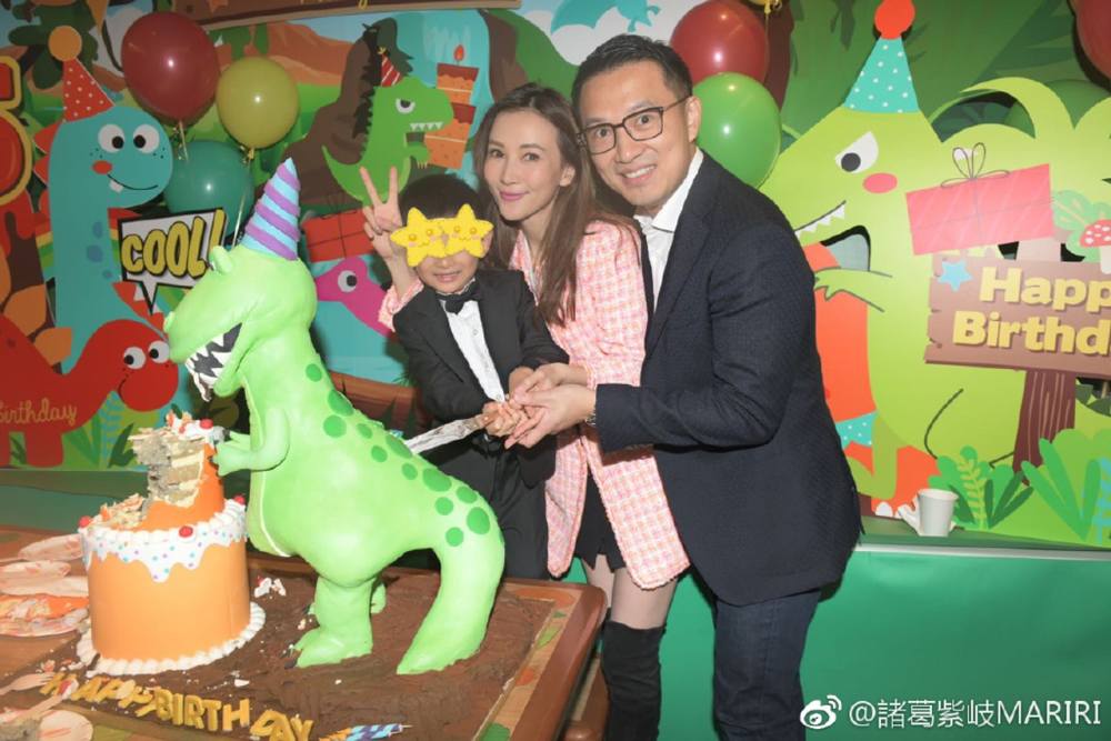 薛嘉麟|富豪老公被曝欠债200万，名媛妻子却豪花百万游玩，惹公公大不满