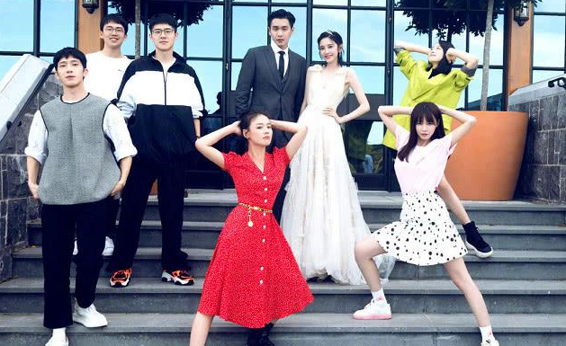 张靓颖|张靓颖绯闻男友上热搜，脑子一热网评模范情侣，这五对真的太幸福