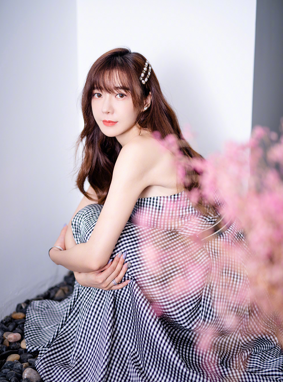 周韦彤|太想红？周韦彤直播制造八卦后，又发文怒斥网友“编造八卦”