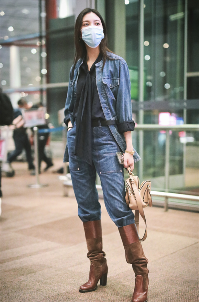 和张一山分手后宋妍霏大变样非把裤子塞进长靴穿哪知飒到飞起