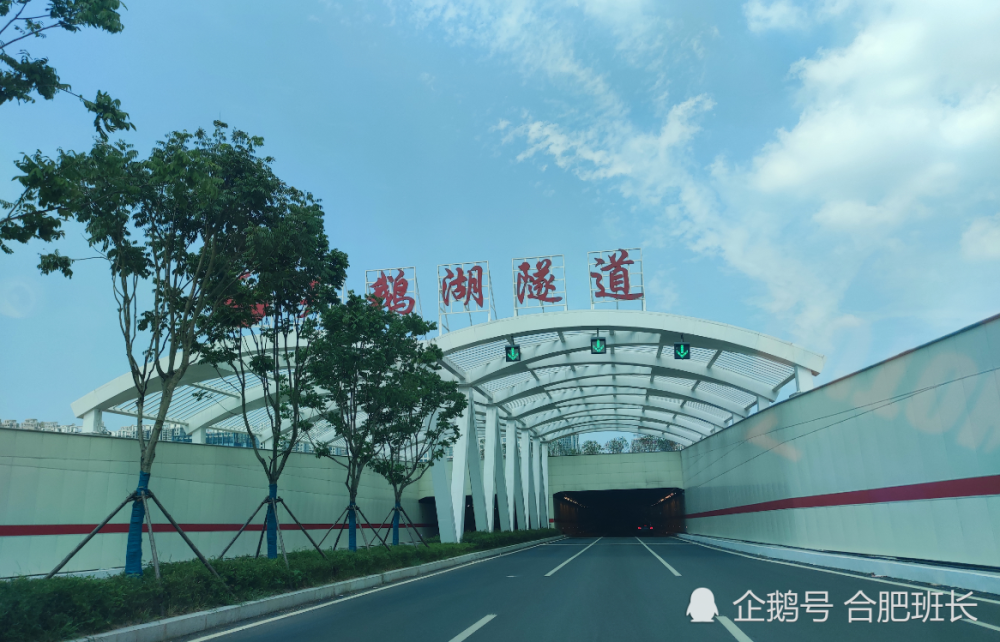 蓝蝶苑在政务区怀宁路和龙图路交口西南角,在政务区内部,位置也是相当