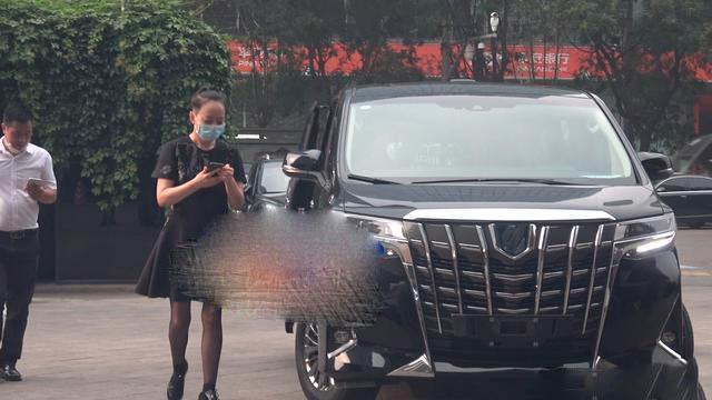 宋丹丹|宋丹丹60岁大寿排场大！冯小刚徐帆夫妇送重礼，半个娱乐圈来贺寿