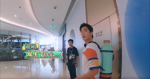 元气满满的哥哥|吴奇隆被保安当成坏人按倒，比“跑男”撕名牌还刺激的游戏出圈了