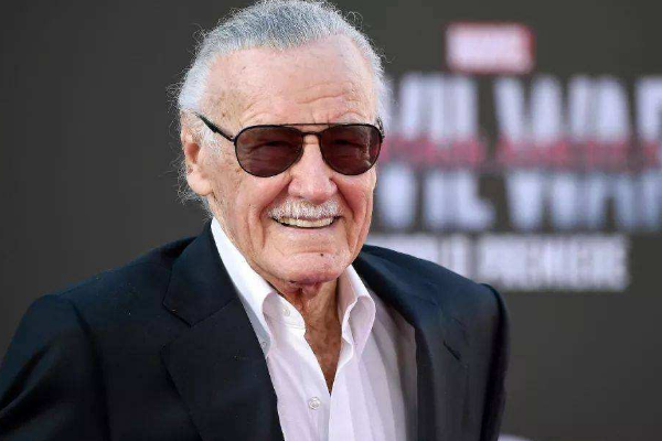 查德威克·博斯曼|漫威黑豹男主角去世，出演多部经典影片，曾被拍坐轮椅进急诊室！