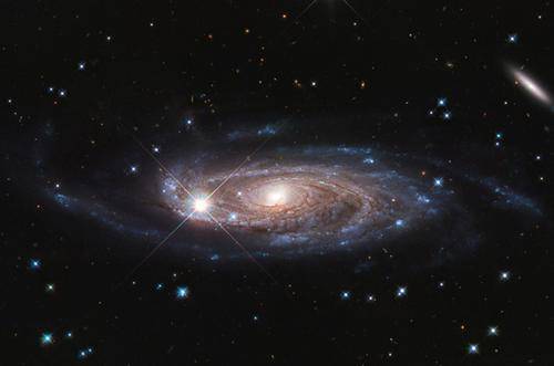 星系|天文学家发现巨大星系的古代宝藏