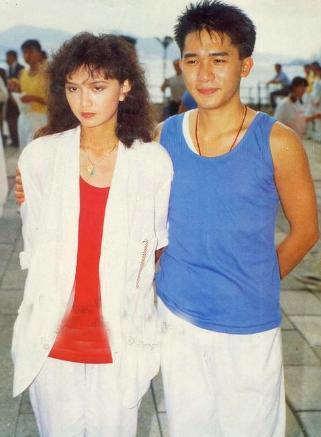 在这里让她认识很多艺人,比如说张国荣,梅艳芳等.