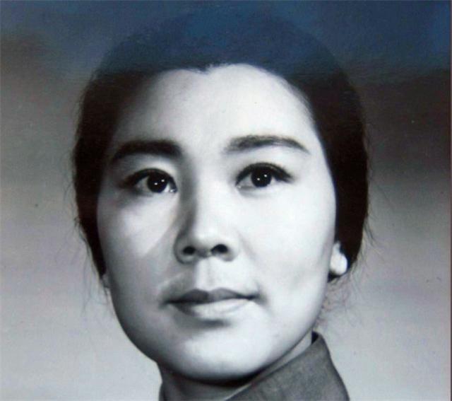 洪雪飞|阿庆嫂扮演者洪雪飞：52岁命丧新疆山沟，丈夫以别样方式怀念