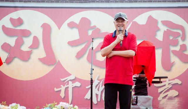 赵本山|63岁赵本山近况曝光！满头白发步履蹒跚，带赵家班再拍《刘老根》