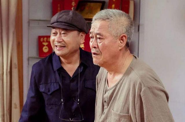 赵本山|63岁赵本山近况曝光！满头白发步履蹒跚，带赵家班再拍《刘老根》