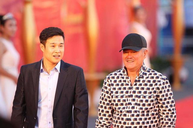 赵本山|63岁赵本山近况曝光！满头白发步履蹒跚，带赵家班再拍《刘老根》