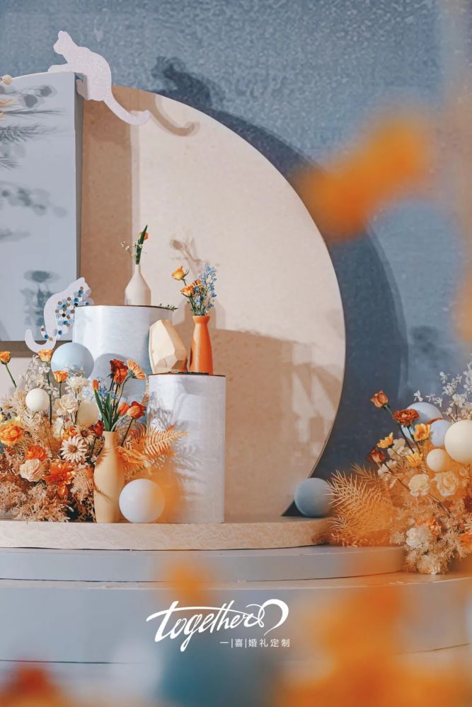 明亮的橙蓝婚礼,前卫时尚的小众配色