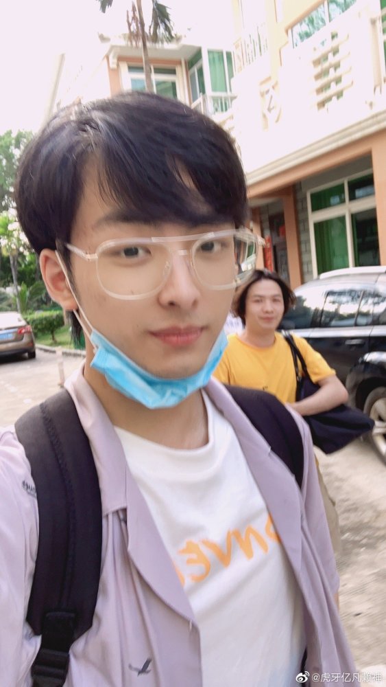 王者荣耀,即使是三岁小孩儿,也能斩钉截铁告诉你:边路最强的人,是赖神