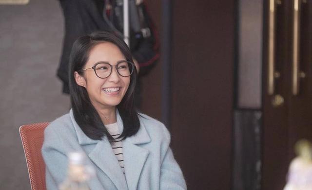 搞笑汤怡身穿白色低胸裙化身真老师张振朗无情叫错名字