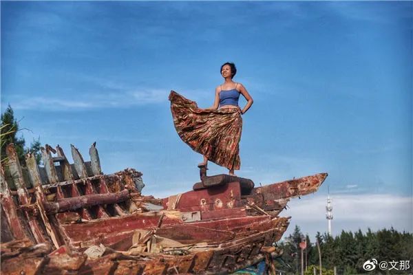 文那|造神女孩文那，用一支画笔让众神在国贸CBD上班了