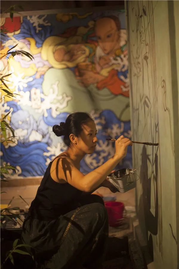 文那|造神女孩文那，用一支画笔让众神在国贸CBD上班了