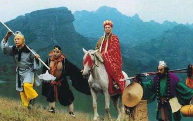 文那|造神女孩文那，用一支画笔让众神在国贸CBD上班了