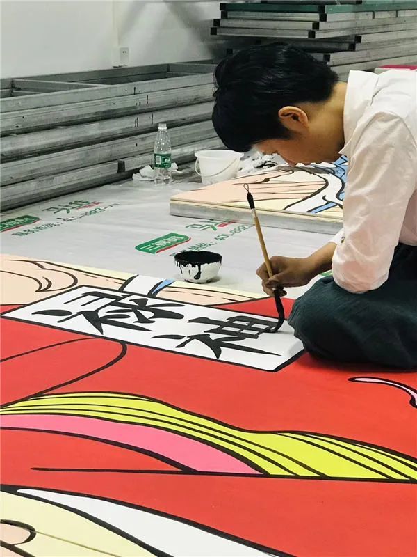 文那|造神女孩文那，用一支画笔让众神在国贸CBD上班了