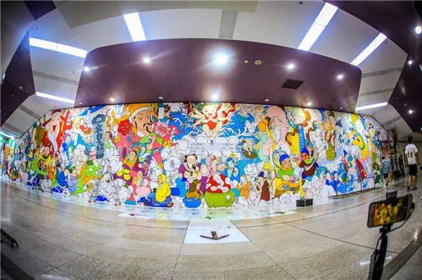 文那|造神女孩文那，用一支画笔让众神在国贸CBD上班了