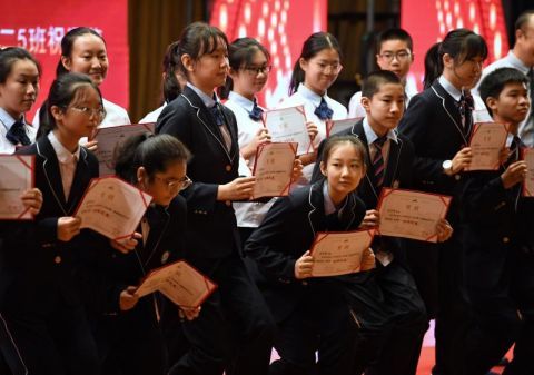 北京十八中|“疫路同行”！北京十八中教育集团学生放飞“理想”纸飞机迎开学