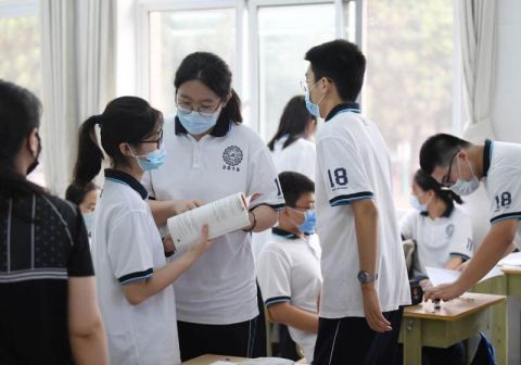 北京十八中|“疫路同行”！北京十八中教育集团学生放飞“理想”纸飞机迎开学