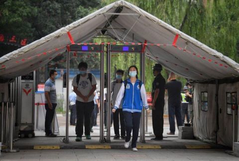 北京十八中|“疫路同行”！北京十八中教育集团学生放飞“理想”纸飞机迎开学