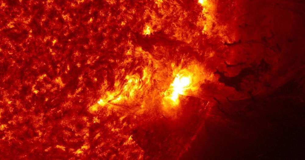太阳|136亿亿吨的水浇到太阳上，太阳会怎样？
