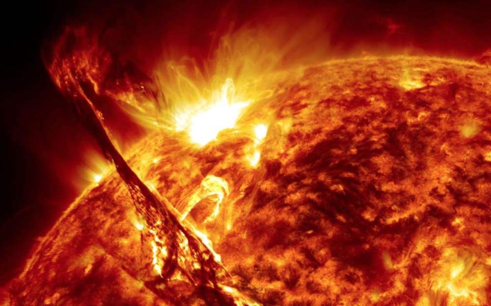 太阳|136亿亿吨的水浇到太阳上，太阳会怎样？