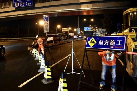北京四环辅路工程进入外环道路面层阶段