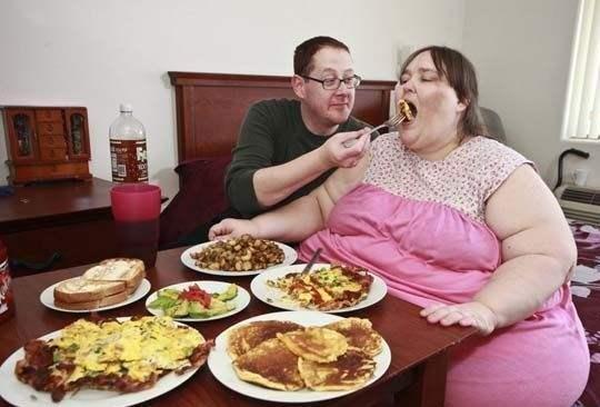 美国|美国普通人为啥越穷越胖？美国留学生差点哭了：你不懂我们的悲伤