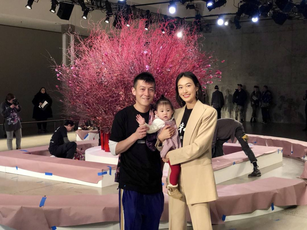 陈冠希|陈冠希一改风流本性，婚后化身宠妻狂魔，当爱妻摄影师大晒美照