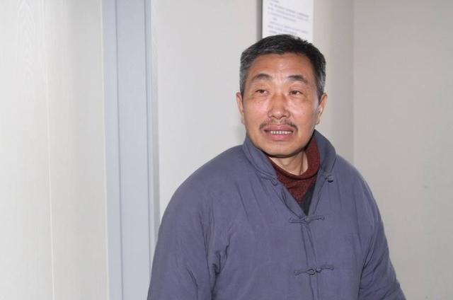 他是国家一级演员4岁看上现任妻子结婚38年0绯闻恩爱至今