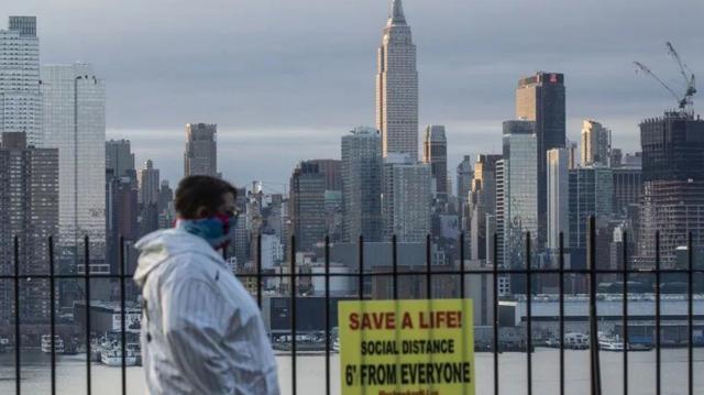 美国疫情紧张之际,令人讽刺的一幕上演了!或将成白宫最大危机